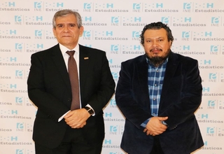 José Manuel Pérez del UNFPA y Eugenio Sosa del INE