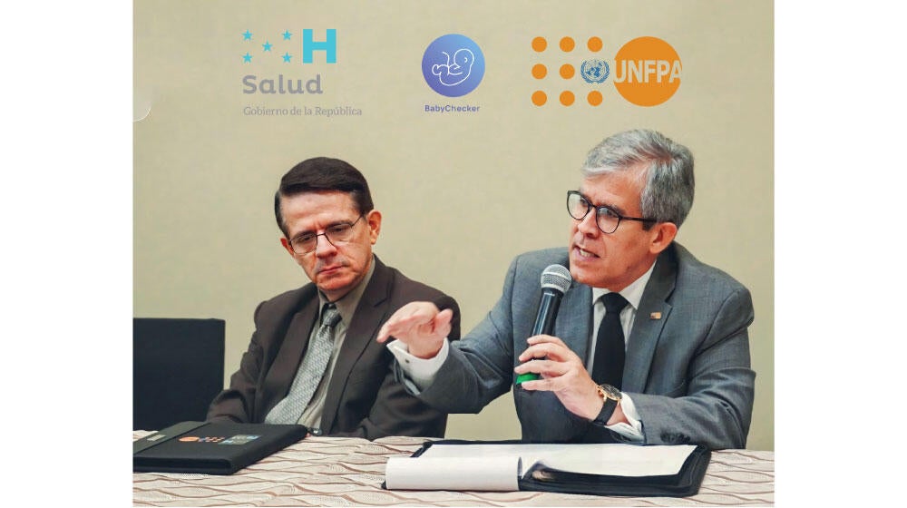 Secretario de Salud, Manuel Matheus y Representante del Fondo de  Población de las Naciones Unidas en  Honduras, José Manuel Pér