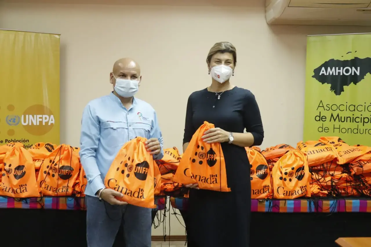 UNFPA REALIZA DONACIÓN DE KITS DE BIOSEGURIDAD A LA AHMON PARA ADOLESCENTES DE 50 MUNICIPIOS